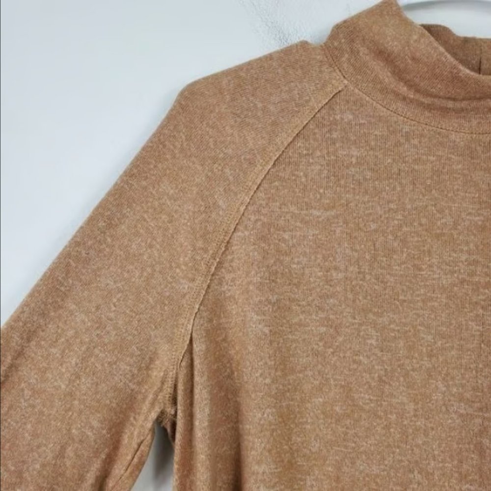 Abercrombie & Fitch Tan Boxy Turtleneck Womens Size S Neutral Classic Capsule - Picture 3 of 3